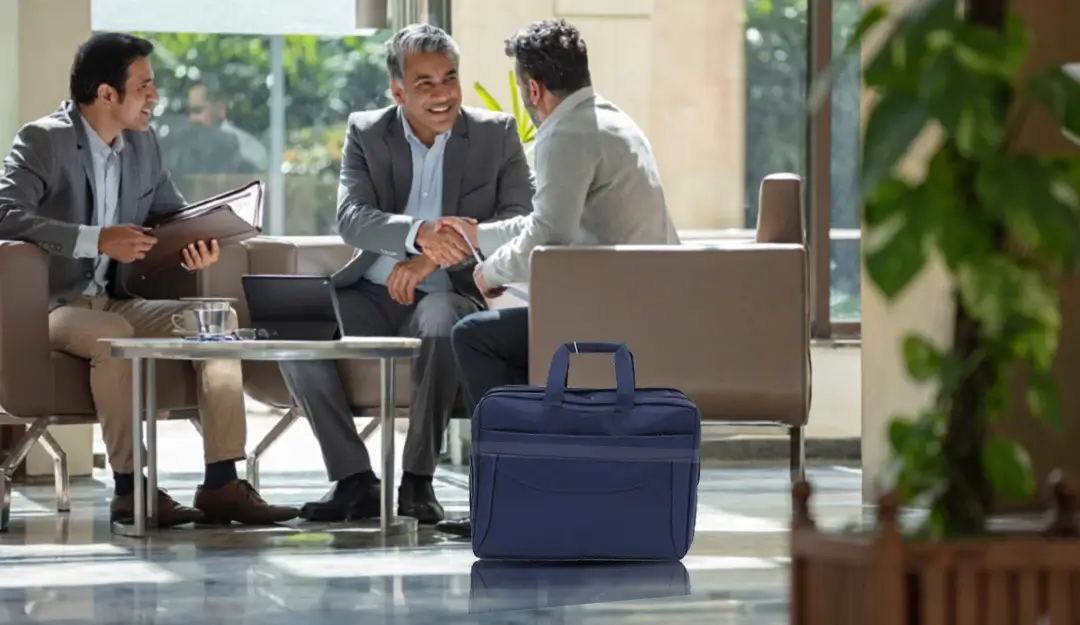 two opeople handshake